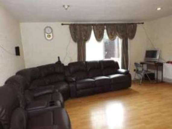 3 Bedroom End of Ter...